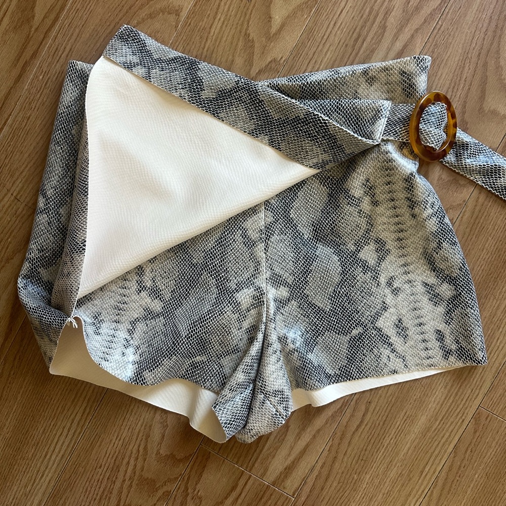 NWOT Snakeskin Print Women Mini Skorts - Picture 3 of 5